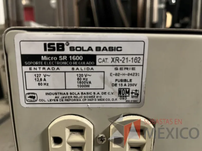 Lote 020 - 4 Reguladores de voltaje, 5 UPS y 1 Banco de baterias - Imagen 11