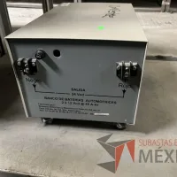 Lote 020 - 4 Reguladores de voltaje, 5 UPS y 1 Banco de baterias - Imagen 15