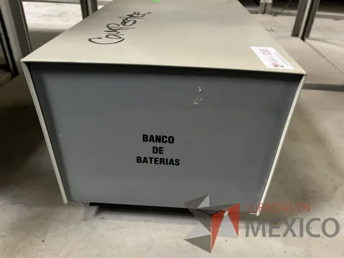 Lote 020 - 4 Reguladores de voltaje, 5 UPS y 1 Banco de baterias - Imagen 16