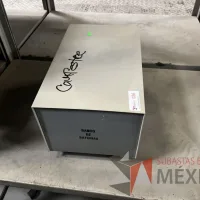 Lote 020 - 4 Reguladores de voltaje, 5 UPS y 1 Banco de baterias - Imagen 17