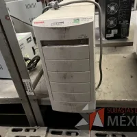 Lote 020 - 4 Reguladores de voltaje, 5 UPS y 1 Banco de baterias - Imagen 19