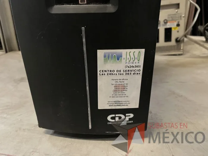 Lote 020 - 4 Reguladores de voltaje, 5 UPS y 1 Banco de baterias - Imagen 27