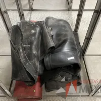 Lote 040 - 2 Scaner de código de barras, 1 Caja metálica, 6 Poste unifila plástico, 4 Cesto de basura metálicos y 5 tapetes - Imagen 18