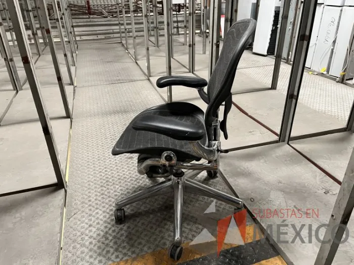 Lote 049 - 600 Sillas operativas con descansabrazos de diferentes modelos - Imagen 7