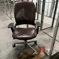 Lote 049 - 600 Sillas operativas con descansabrazos de diferentes modelos - Imagen 9