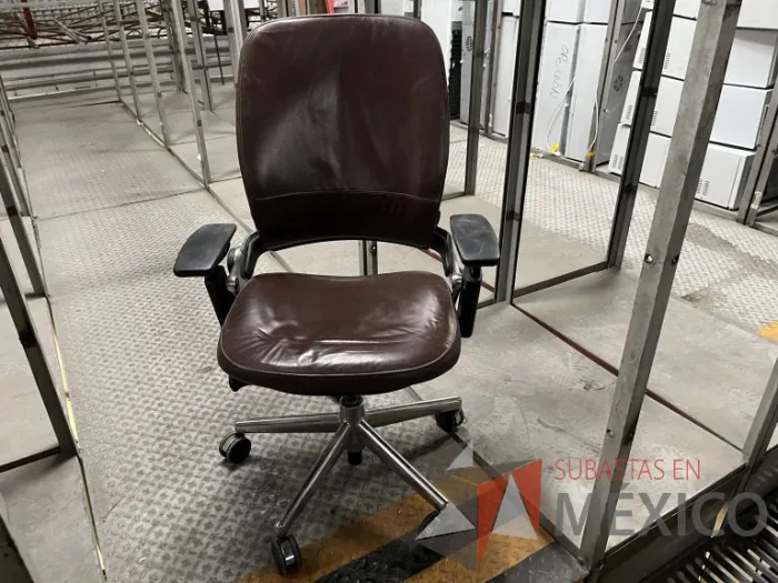 Lote 049 - 600 Sillas operativas con descansabrazos de diferentes modelos - Imagen 9
