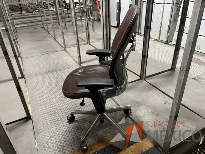 Lote 049 - 600 Sillas operativas con descansabrazos de diferentes modelos - Imagen 10
