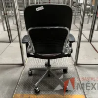 Lote 049 - 600 Sillas operativas con descansabrazos de diferentes modelos - Imagen 11