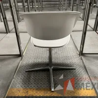 Lote 049 - 600 Sillas operativas con descansabrazos de diferentes modelos - Imagen 13