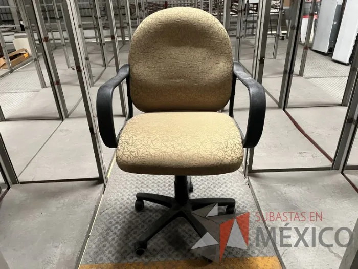 Lote 049 - 600 Sillas operativas con descansabrazos de diferentes modelos - Imagen 5