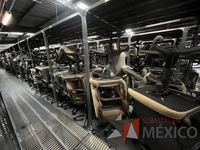 Lote 049 - 600 Sillas operativas con descansabrazos de diferentes modelos - Imagen 25
