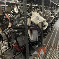 Lote 049 - 600 Sillas operativas con descansabrazos de diferentes modelos - Imagen 27