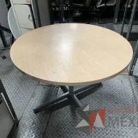 Lote 031 - 11 Mesas de trabajo, circulares, rectangulares y de apoyo - Imagen 10