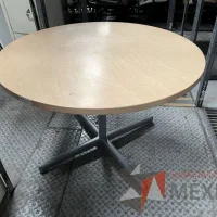 Lote 031 - 11 Mesas de trabajo, circulares, rectangulares y de apoyo - Imagen 12
