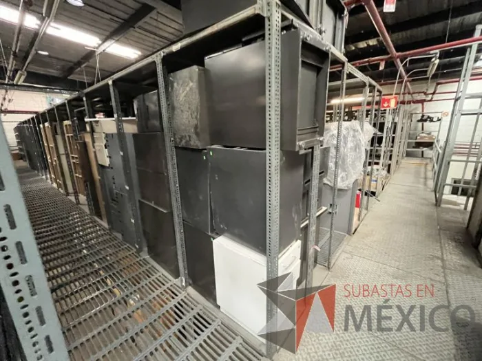 Lote 006 - 34 Archiveros de diferentes modelos, 5 Gabinetes y 4 Credenzas - Imagen 2