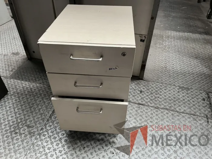 Lote 006 - 34 Archiveros de diferentes modelos, 5 Gabinetes y 4 Credenzas - Imagen 10