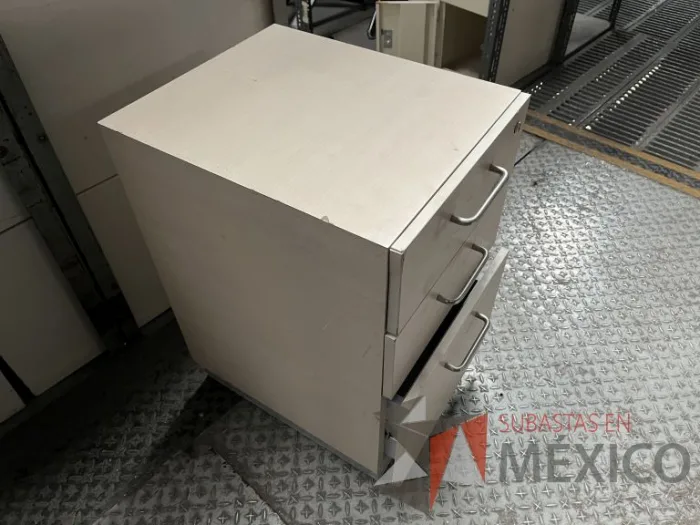 Lote 006 - 34 Archiveros de diferentes modelos, 5 Gabinetes y 4 Credenzas - Imagen 12