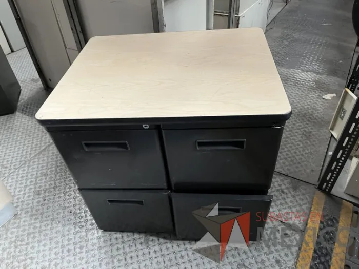 Lote 006 - 34 Archiveros de diferentes modelos, 5 Gabinetes y 4 Credenzas - Imagen 14