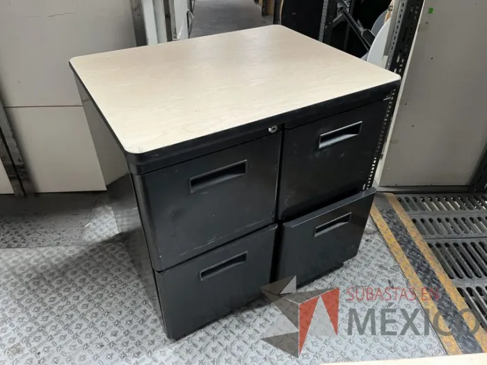 Lote 006 - 34 Archiveros de diferentes modelos, 5 Gabinetes y 4 Credenzas - Imagen 15