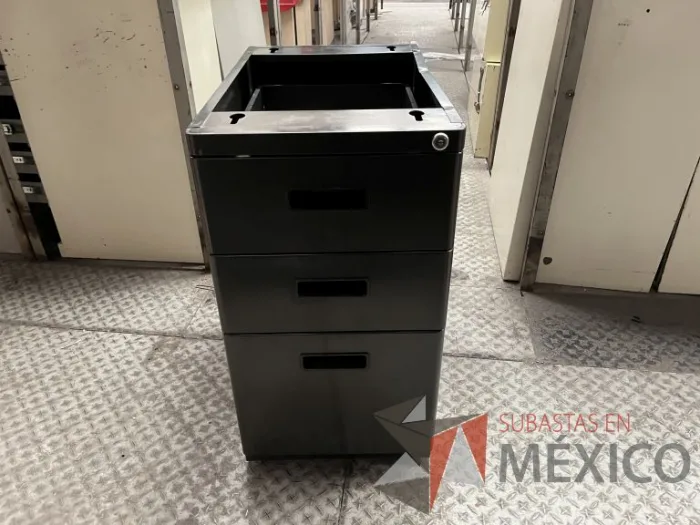 Lote 006 - 34 Archiveros de diferentes modelos, 5 Gabinetes y 4 Credenzas - Imagen 17