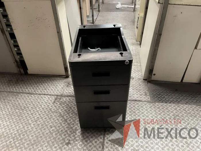 Lote 006 - 34 Archiveros de diferentes modelos, 5 Gabinetes y 4 Credenzas - Imagen 18