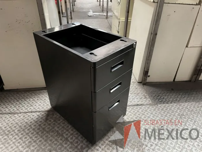 Lote 006 - 34 Archiveros de diferentes modelos, 5 Gabinetes y 4 Credenzas - Imagen 19