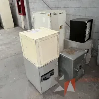 Lote 005 - 6 Cajas fuertes de diferentes modelos y Puerta blindada