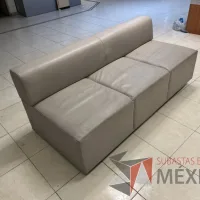 Lote 047 - 7 Sillones de 3 plazas de diferentes modelos y 2 Bancas de espera de 3 plazas - Imagen 3