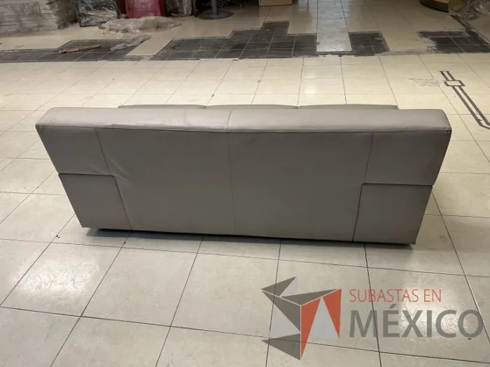 Lote 047 - 7 Sillones de 3 plazas de diferentes modelos y 2 Bancas de espera de 3 plazas - Imagen 4