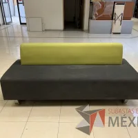 Lote 047 - 7 Sillones de 3 plazas de diferentes modelos y 2 Bancas de espera de 3 plazas