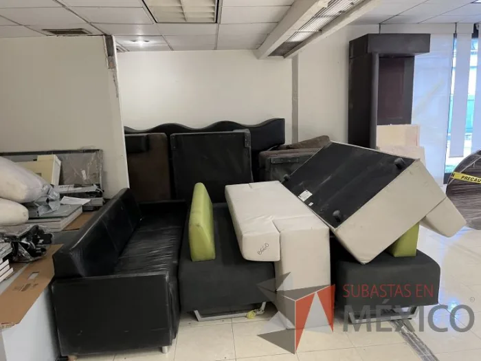 Lote 047 - 7 Sillones de 3 plazas de diferentes modelos y 2 Bancas de espera de 3 plazas - Imagen 28