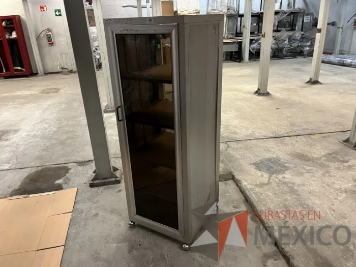 Lote 019 - 2 Racks de comunicaciones