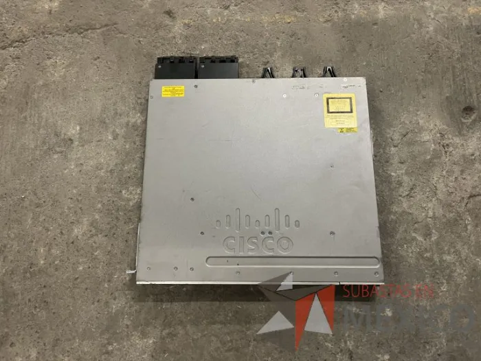 Lote 035 - 10 Modem, 63 Switch, Procesador de audio, 2 Chasis de comunicaciones y Gabinete metálico - Imagen 39
