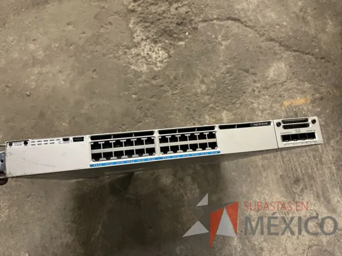 Lote 035 - 10 Modem, 63 Switch, Procesador de audio, 2 Chasis de comunicaciones y Gabinete metálico - Imagen 41