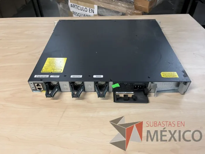Lote 035 - 10 Modem, 63 Switch, Procesador de audio, 2 Chasis de comunicaciones y Gabinete metálico - Imagen 50