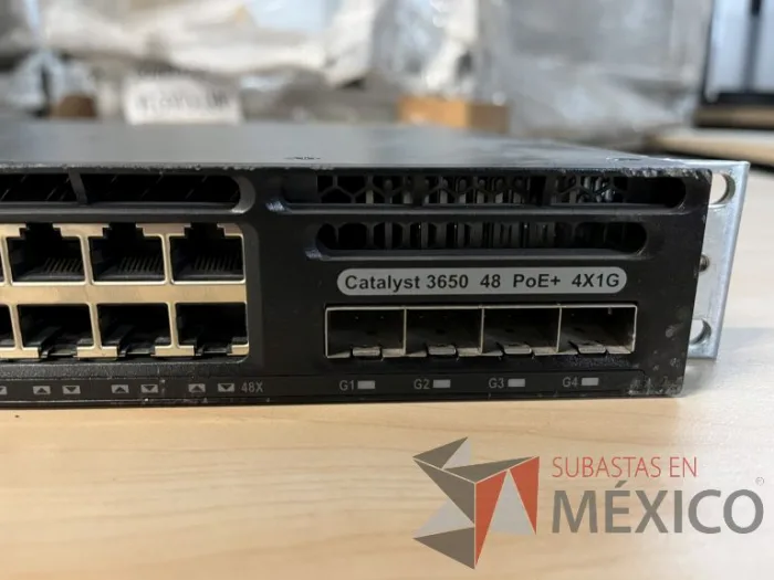 Lote 035 - 10 Modem, 63 Switch, Procesador de audio, 2 Chasis de comunicaciones y Gabinete metálico - Imagen 53