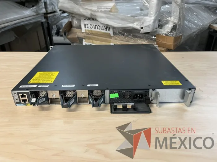 Lote 035 - 10 Modem, 63 Switch, Procesador de audio, 2 Chasis de comunicaciones y Gabinete metálico - Imagen 55