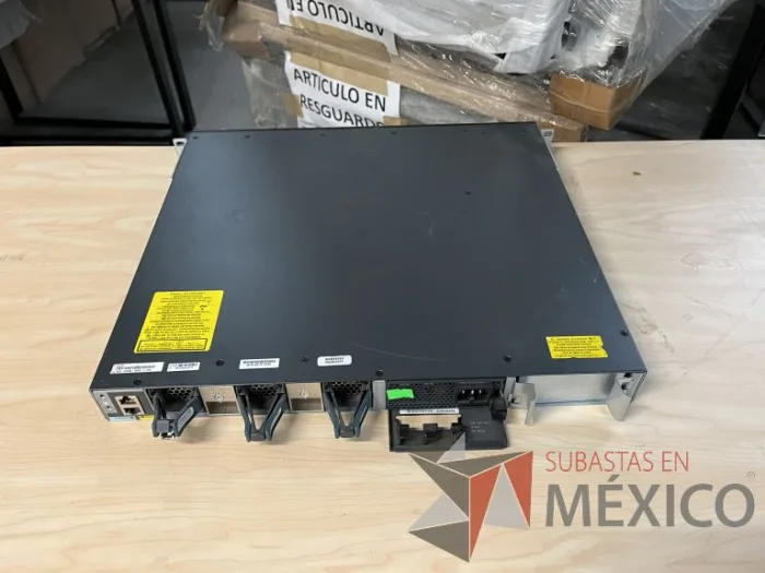 Lote 035 - 10 Modem, 63 Switch, Procesador de audio, 2 Chasis de comunicaciones y Gabinete metálico - Imagen 56