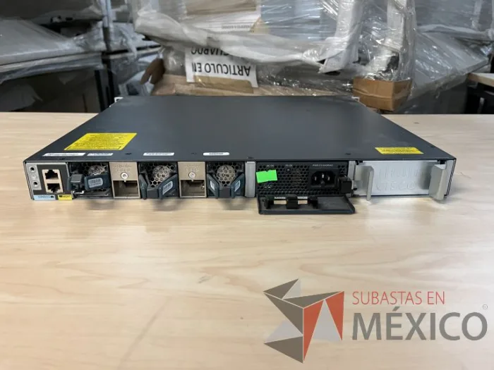Lote 035 - 10 Modem, 63 Switch, Procesador de audio, 2 Chasis de comunicaciones y Gabinete metálico - Imagen 57