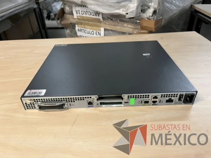 Lote 035 - 10 Modem, 63 Switch, Procesador de audio, 2 Chasis de comunicaciones y Gabinete metálico - Imagen 61