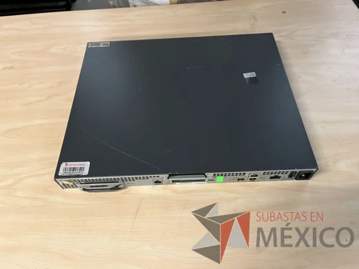 Lote 035 - 10 Modem, 63 Switch, Procesador de audio, 2 Chasis de comunicaciones y Gabinete metálico - Imagen 62