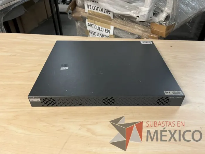Lote 035 - 10 Modem, 63 Switch, Procesador de audio, 2 Chasis de comunicaciones y Gabinete metálico - Imagen 65