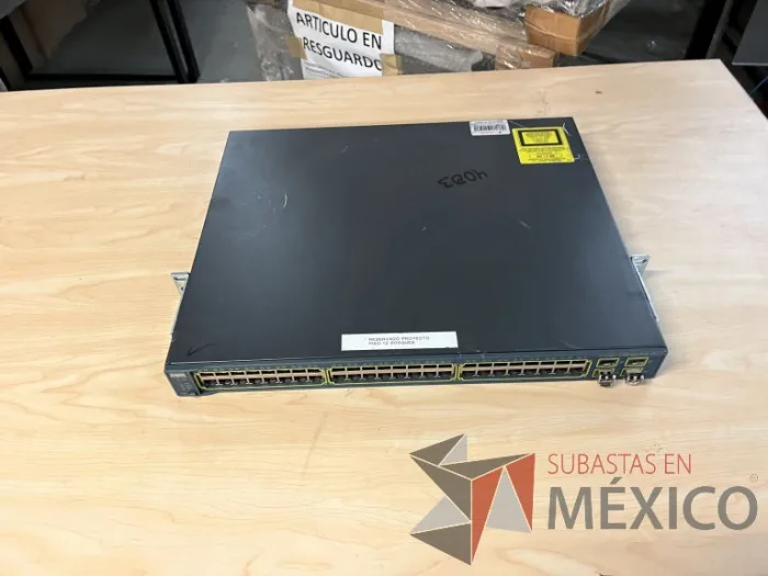 Lote 035 - 10 Modem, 63 Switch, Procesador de audio, 2 Chasis de comunicaciones y Gabinete metálico - Imagen 68
