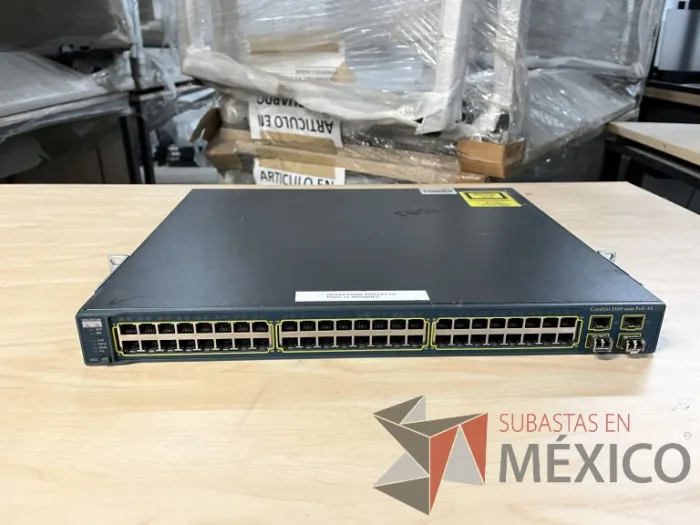 Lote 035 - 10 Modem, 63 Switch, Procesador de audio, 2 Chasis de comunicaciones y Gabinete metálico - Imagen 70