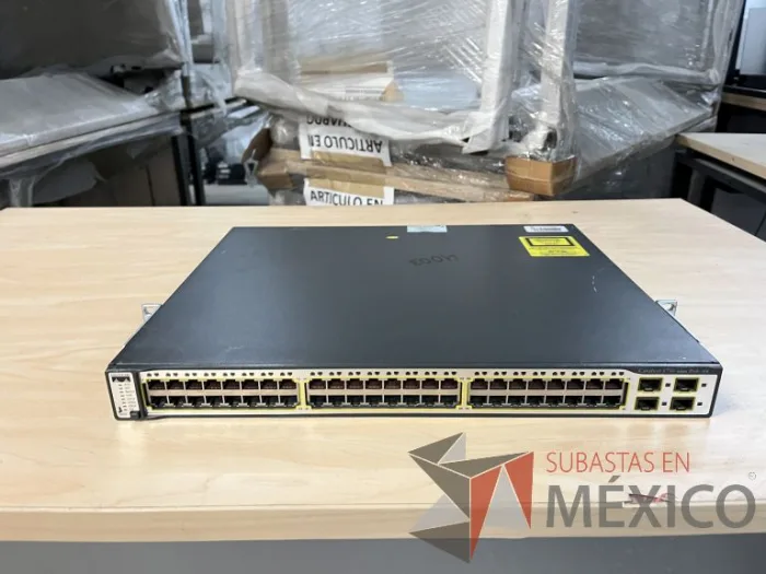 Lote 035 - 10 Modem, 63 Switch, Procesador de audio, 2 Chasis de comunicaciones y Gabinete metálico - Imagen 74