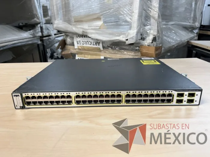 Lote 035 - 10 Modem, 63 Switch, Procesador de audio, 2 Chasis de comunicaciones y Gabinete metálico - Imagen 75