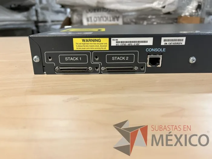 Lote 035 - 10 Modem, 63 Switch, Procesador de audio, 2 Chasis de comunicaciones y Gabinete metálico - Imagen 77