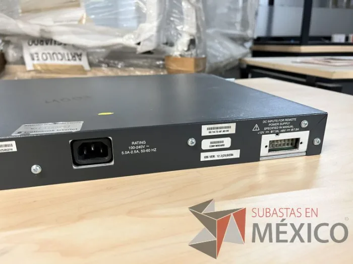 Lote 035 - 10 Modem, 63 Switch, Procesador de audio, 2 Chasis de comunicaciones y Gabinete metálico - Imagen 78