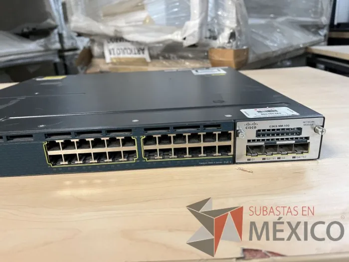 Lote 035 - 10 Modem, 63 Switch, Procesador de audio, 2 Chasis de comunicaciones y Gabinete metálico - Imagen 82