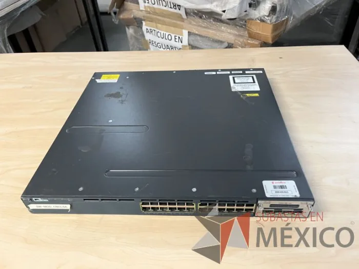 Lote 035 - 10 Modem, 63 Switch, Procesador de audio, 2 Chasis de comunicaciones y Gabinete metálico - Imagen 83